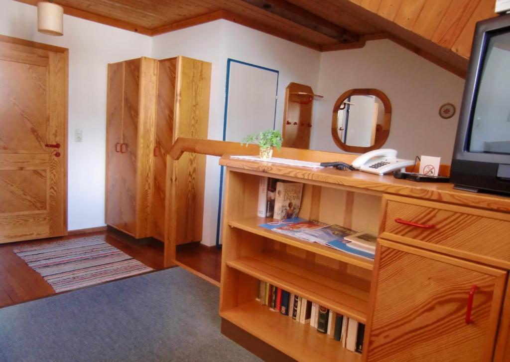 Zimmer Und Ferienwohnungen "Heidis Welt" Podlanig Hermagor-Pressegger See Δωμάτιο φωτογραφία
